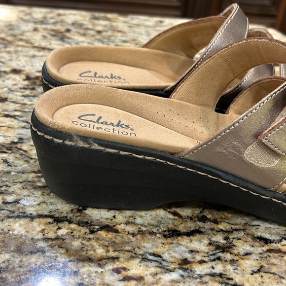 Clarks Ultimate Comfort Collection Bronze Sandals - Picture 4 of 6